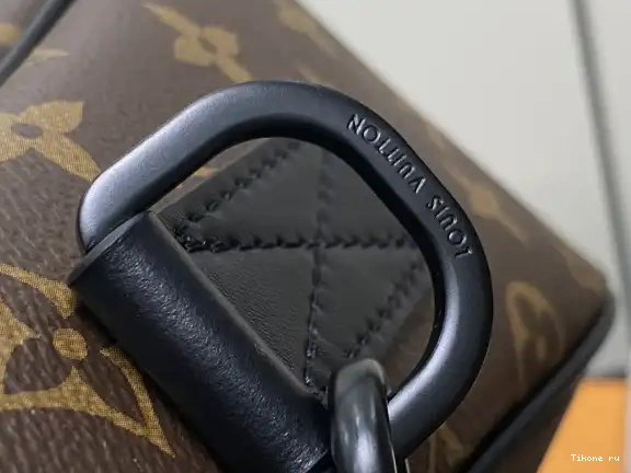 Affordable Trail VUITTON LOUIS Messenger-31*22*11CM 0505